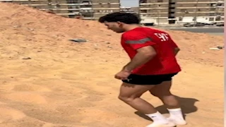 هل يتدرب زيزو على رمال الصحراء رغم انقطاعه عن مران الزمالك؟