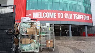 بسبب فضلات الفئران.. تراجع تصنيف نظافة الطعام في نادي مانشستر يونايتد