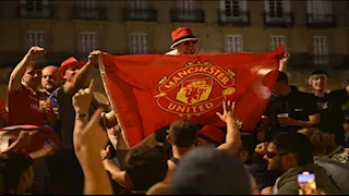 اندلاع اشتباكات بين جماهير مانشستر يونايتد وتوتنهام قبل نهائي الدوري الأوروبي
