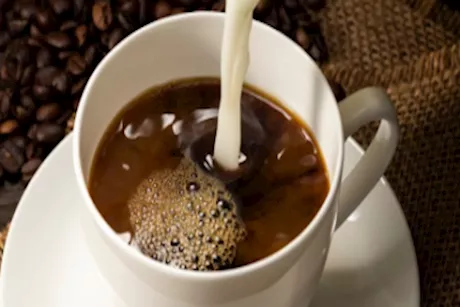 القهوة باللبن- إليك الفئات الممنوعة من تناولها