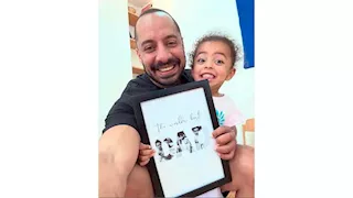 عمرو وهبة ينشر صورة مع ابنته ويعلق: "أسوأ وأفضل أب"