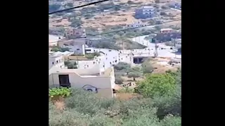 جريمة ليلية جنوب الخليل.. مستوطنون يحرقون منزلًا لعائلة فلسطينية