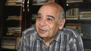 الكاتب الكبير أحمد الخميسي يغادر المستشفى بعد إصابته بجلطة في قدمه 