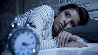 احذر.. الاستيقاظ قبل رنين المنبه قد يكون علامة على خلل هرموني خطير