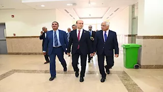 رئيس جامعة أسيوط يتفقد امتحانات الفصل الدراسي الثاني بالجامعة الأهلية