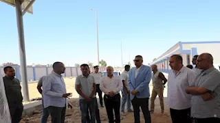 بالصور- محافظ أسوان يتفقد مشروع إنشاء مجمع المواقف الشرقى بكوم أمبو
