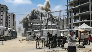 طبيبة فلسطينية تُفجع بوصول جثامين 9 من أطفالها إثر غارة إسرائيلية