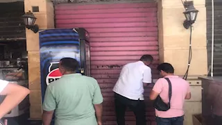 إغلاق 10 محلات ومقاهي سودانية غير مرخصة فى أسوان -صور