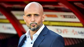 "تم ترشيحه لمنتخب مصر أيضًا".. مصدر يوضح موقف الأهلي من التعاقد مع مدرب صن داونز