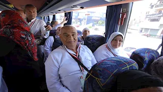 "لبيك اللهم لبيك".. مغادرة الفوج الأول من حجاج الجمعيات في قنا إلى الأراضي المقدسة 