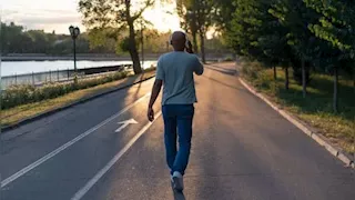 لخسارة الوزن.. ما التوقيت الأمثل للمشي؟