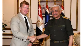 وزير الدفاع يلتقي عضو لجنة الخدمات المسلحة بـ"الشيوخ الأمريكي"