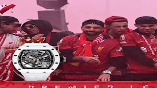 تتخطى 17 مليون مصري.. سعر ساعة محمد صلاح تثير الجدل (صور)