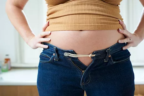 ما أسباب انتفاخ أسفل البطن عند النساء؟