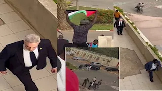 بالفيديو.. طلاب يطردون السفير الإسرائيلي من جامعة سنغالية