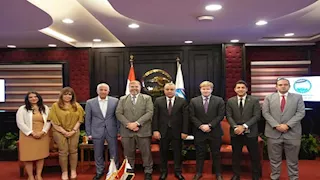 "مستقبل وطن" يستقبل وفدًا من السفارة الأمريكية بالقاهرة 