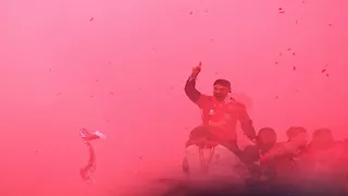 مرتديا نظارة.. محمد صلاح ينشر صور احتفالاته بالدوري الإنجليزي