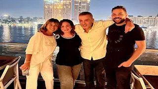 إلهام شاهين تنشر صورا مع عائلتها وأصدقائها ..والجمهور يعلق