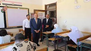 محافظ المنيا يتفقد لجان امتحانات الشهادة الاعدادية والدبلومات الفنية- صور