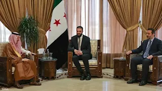 الشرع يستقبل وزير الخارجية السعودي والوفد المرافق في دمشق (صورة)