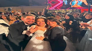 بالصور- ريهام عبد الغفور تهنئ رنا رئيس بحفل زفافها:"حبيبة قلبي وبنوتي"