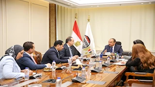 وزير قطاع الأعمال يبحث مع "التأمين الصحي" توفير احتياجاته من خلال الشركات القابضة