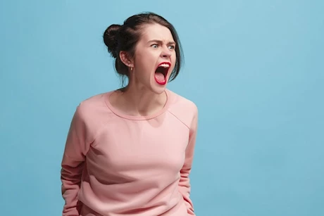 لماذا تزداد قوة المرأة عندما تغضب؟ "فيديوجرافيك"