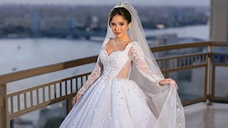 "ماما إزاي".. والدة رنا رئيس تثير الجدل بسبب جمالها