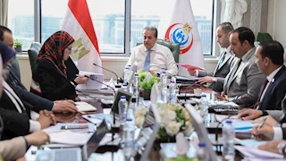 قبل العرض على البرلمان.. وزير الصحة يناقش موازنة قطاع الصحة للعام المالي الجديد