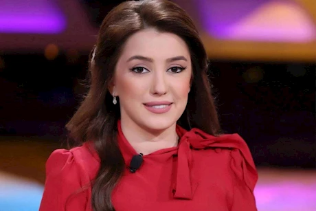كندة علوش ترتدي رباطًا ضاغطًا في يدها- إليك السبب