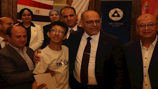 وزير العمل ومحافظ القاهرة يُسلمان عقود عمل جديدة لذوي الهمم