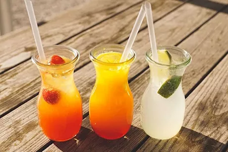 مشروبات صحية تحميك من أمراض الكبد.. احرص على تناولها