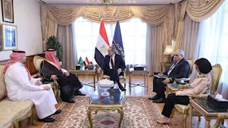وزير الاتصالات يبحث مع سفير السعودية فتح آفاق جديدة بين البلدين