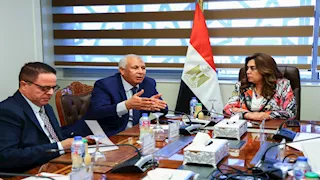 وزيرة التنمية المحلية تتابع إنشاء مركز إنتاج الحرير الطبيعي بالوادي الجديد 