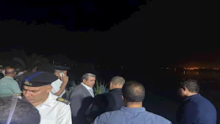 مدير أمن أسيوط يتفقد موقع حادث سقوط تروسيكل في النيل- صور 