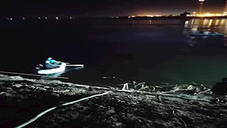 مصرع رضيع وفقدان 4 آخرين في حادث سقوط "تروسيكل" بنيل أسيوط- فيديو وصور 