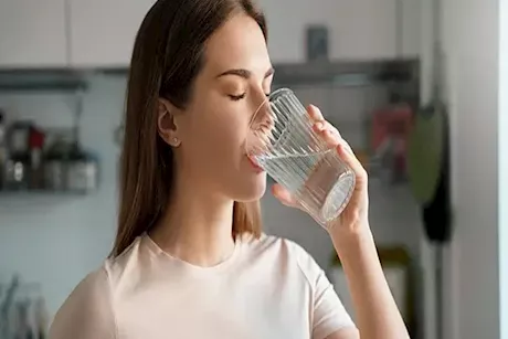 أضرار الماء المثلج في الطقس الحار.. احذرها
