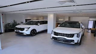 كيا كارنفال وسورينتو "هايبرد" الجديدة رسميًا في مصر.. أسعار ومواصفات