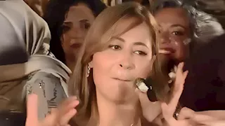 منة شلبي ترقص بـ"الصاجات" في حفل زفاف منة عدلي القيعي (صور)