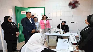 حياة كريمة.. مدبولي يتفقد "مشغل البحراوية" بقرية زاوية صقر