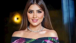 "تصميم الكتف الواحد".. 8 صور ومعلومات عن فستان وإطلالة مي عمر