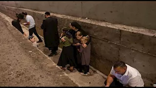 فزع وصلاة ورقص.. هكذا عاش الإسرائيليون لحظات القصف الإيراني في الملاجئ