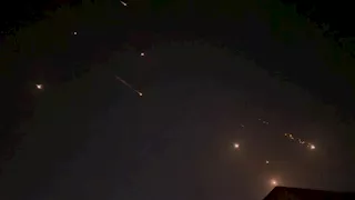 من لبنان للأردن وسوريا.. احتفالات عربية بالصواريخ الإيرانية المتوجهة لإسرائيل- فيديوهات