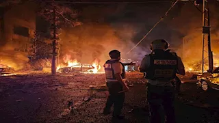 موجة صواريخ إيرانية جديدة تُشعل حرائق في إسرائيل (فيديو وصور)