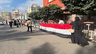 لجان امتحانات الثانوية العامة ببورسعيد تتزين بأعلام مصر- صور