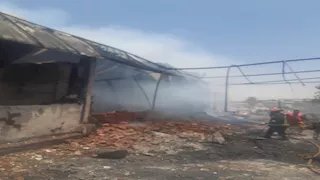 اندلاع حريق داخل مخزن ورق بالفجالة
