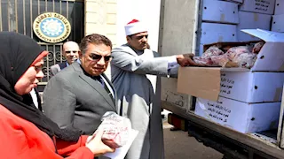 الدقهلية تتسلم لحوم "صكوك الإطعام" لتوزيعها على الأسر المستحقة (صور)
