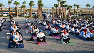 السفارة الهندية تحتفل باليوم العالمي لليوجا بشرم الشيخ (صور)