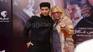 بالصور.. وصلة هزار بين شيرين رضا ومينا مسعود في عرض فيلم "في عز الضهر"