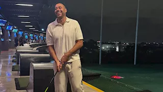 أحمد السعدني ينشر صورًا وهو يلعب الجولف: فشل ذريع في لعبة الأغنياء